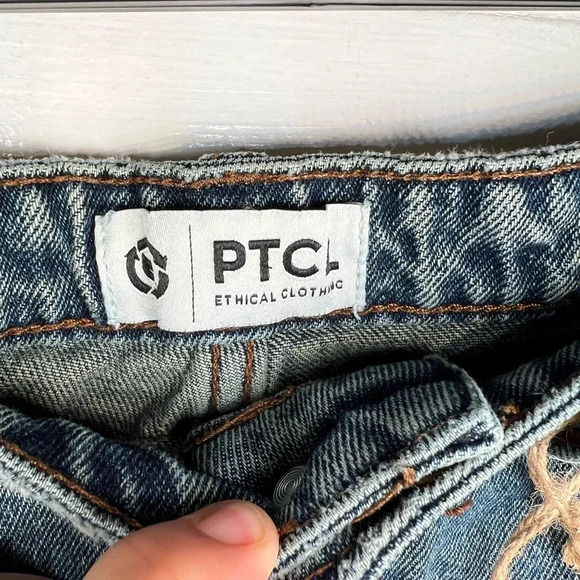 PTCL Women's Distressed High-Rise Denim Mid Thigh Shorts Blue Size 28 - Picture 7 of 13